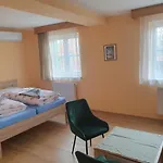 Zeleny Strom Πανσιόν 3*