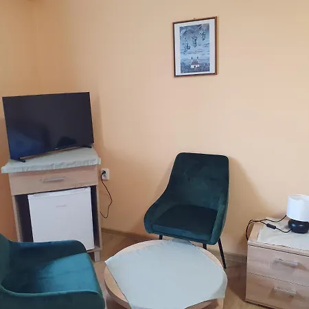 Konukevi Zeleny Strom 3*