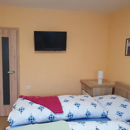 Konukevi Zeleny Strom 3*